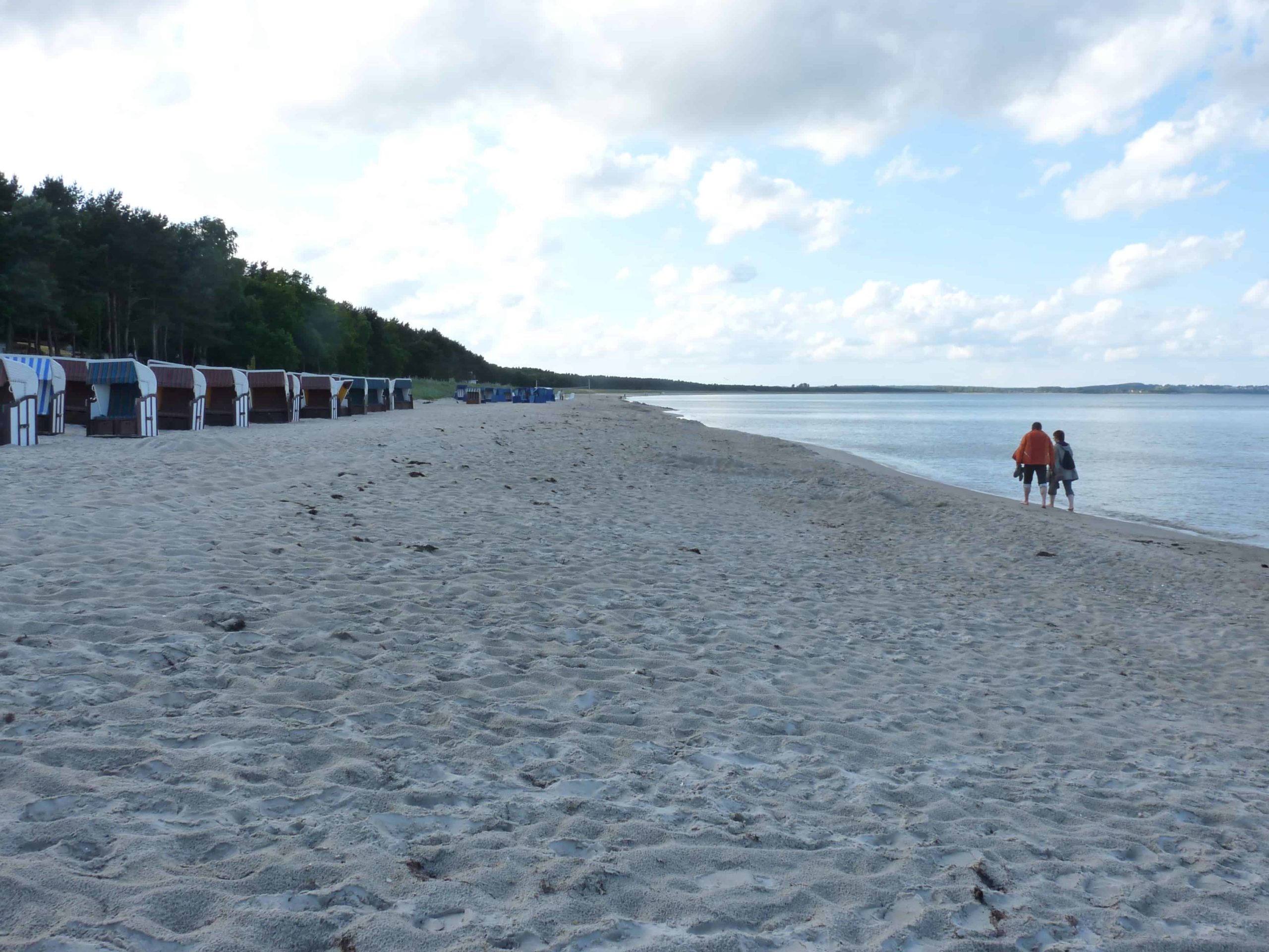 Hundestrand Ruegen scaled